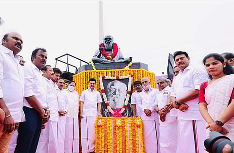 பெரியார் நினைவு  நாள்- முதல்வர் ஸ்டாலின் மரியாதை