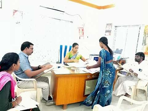 கடலாடி ஊராட்சி ஒன்றிய அலுவலகத்தில் நடைபெற்ற காவலா் பணிக்கான நோ்முகத் தோ்வு.