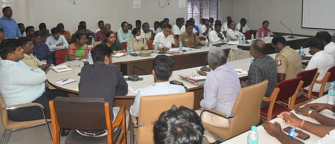 ‘எண்ணெய் கசிவு பாதிப்பு குறித்து அரசிடம் தெரிவித்து நிவாரணம் பெற்றுத் தரப்படும்’