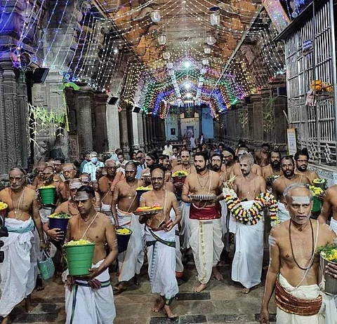 நடராஜர் கோயிலில் கோடி அர்ச்சனை வெள்ளிக்கிழமை தொடங்கியது.