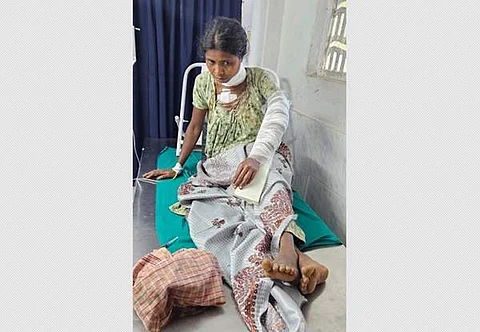 சிறுத்தை தாக்கி கோவை அரசு மருத்துவமனையில் சிகிச்சை பெற்று வந்த பெண் சரிதா