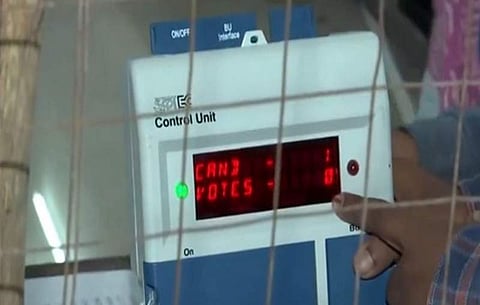 சத்தீஸ்கரில் காங்கிரஸ் - பாஜக இடையே நீடிக்கும் இழுபறி!