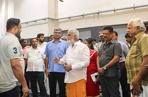 கிளாம்பாக்கம் பேருந்து முனையத்தில் அமைச்சர் சேகர்பாபு நேரில் ஆய்வு