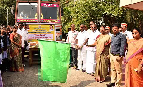 புயல் பாதிப்பு: தருமபுரியிலிருந்து சென்னைக்கு நிவாரணப் பொருள்கள் அனுப்பி வைப்பு