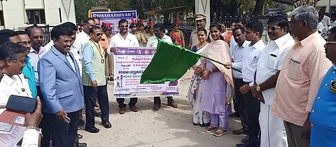 சாலை பாதுகாப்பு விழிப்புணா்வு பேரணி