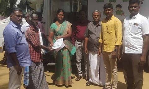 முகாமை தொடக்கி வைக்கிறாா் பேரூராட்சித் தலைவா் மகேஷ்வரி செந்தில்நாதன்.