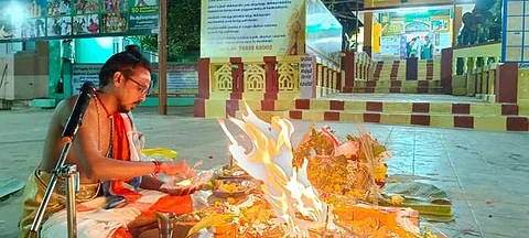 உலக மக்கள் இயற்கை பேரிடரில் இருந்து காத்து நலமுடன், பலமுடன் வாழவும் வேண்டி சிறப்பு ஹோமம்