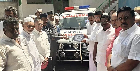 சிதம்பரத்தில் ஜமாத் சார்பில் இலவச ஆம்புலன்ஸ் சேவையை தொடக்கி வைத்த தமிழ்நாடு வக்ஃபு வாரியத் தலைவர் எம்.அப்துல்ரஹ்மான்.