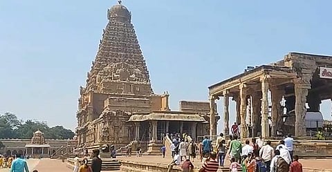 ‘சுடும் வெயிலில் நடக்க முடியவில்லை; எந்தவொரு அடிப்படை வசதிகளும் இல்லை’- சுற்றுலாப் பயணிகள் குற்றச்சாட்டு!