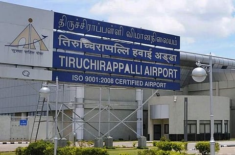 திருச்சி பன்னாட்டு விமான நிலையத்தில் ரூ.86 லட்சம் மதிப்பிலான தங்கம் பறிமுதல்