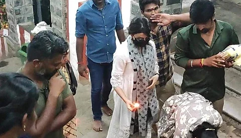 பழனி மலைக்கோயிலில் சமந்தா வேண்டுதல்