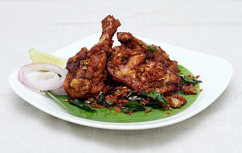 மதிய உணவில் சிக்கன் லெக்பீஸ் மிஸ்ஸிங்: தனியறையில் பூட்டப்பட்ட ஆசிரியர்!