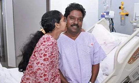 தந்தைக்கு கல்லீரலின் ஒரு பகுதியை தானமாக வழங்கிய 17 வயது மகள்!