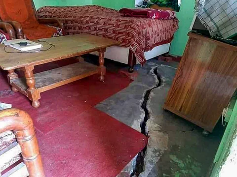 ஜோஷிமட் விரிசல்கள் எப்படிப்பட்டவை? ஒரு ஆள் இறங்கலாமாம்!
