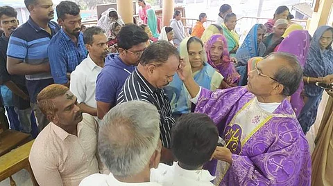 பாவூர்சத்திரம் தேவாலயங்களில் சாம்பல் புதன் சிறப்பு ஆராதனை!
