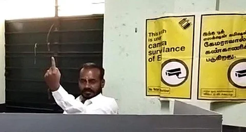 ஈரோடு கிழக்கு இடைத்தேர்தல்: வாக்குச்சாவடிக்கு எதையெல்லாம் எடுத்துச் செல்ல தடை?