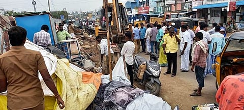 மாங்காட்டில் ஆக்கிரமிப்பு கடைகள் அகற்றம்