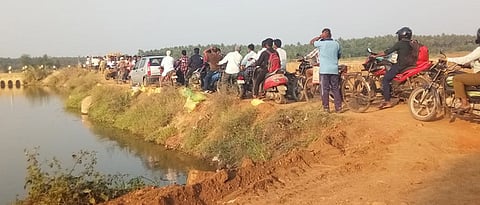 மாதனூா் - உள்ளி பாலாற்று தரைப்பாலத்தில் வாகனங்கள் செல்லத் தடை