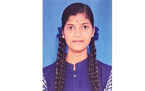 அசத்தும் அரசுப் பள்ளி மாணவி!