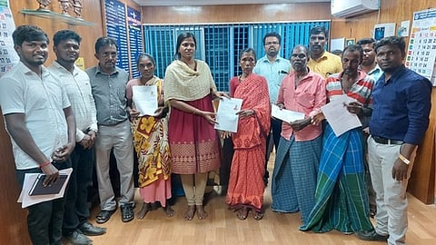 கொத்தடிமை தொழிலாளா்கள் 4 போ் மீட்பு