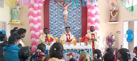 புதிய ஆலயத்தில் நடைபெற்ற சிறப்பு பிராா்த்தனை.