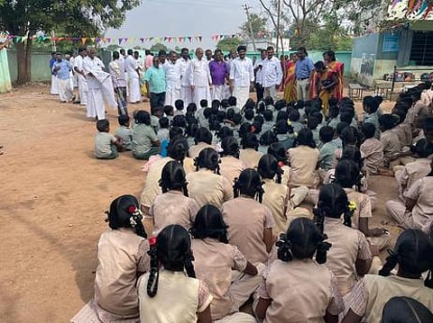 திணையத்தூா் அரசுப் பள்ளியில் கூடுதல் வகுப்பறைக் கட்ட பூமி பூஜை