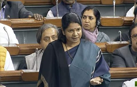 உடன்கட்டை ஏறுவது பெருமையா?; ஆளுநரின் செயல்பாடு -மக்களவையில் கனிமொழி புகார்!