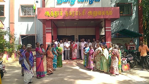 நகராட்சி அலுவலகம் முற்றுகை