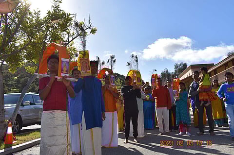 காவடி எடுத்துச் சென்ற பக்தர்கள்