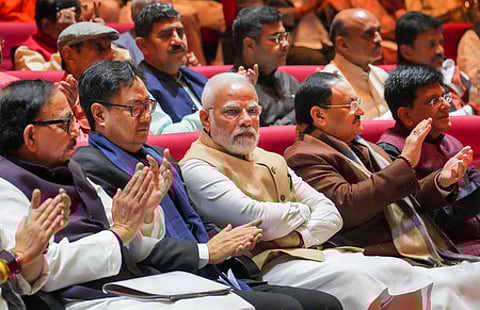 தில்லியில் செவ்வாய்க்கிழமை நடைபெற்ற பாஜக எம்.பி.க்கள் கூட்டத்தில் பங்கேற்ற பிரதமா் நரேந்திர மோடி. உடன், பாஜக தேசிய தலைவா் ஜெ.பி.நட்டா, மத்திய அமைச்சா் கிரண் ரிஜிஜு உள்ளிட்டோா்.