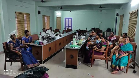 இரவு முழுவதும் தொடர்ந்த நகர்மன்ற உறுப்பினர்கள் போராட்டம்: காரணம் என்ன?