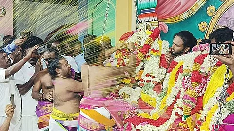 திருவெண்காடு சுவேதாரண்யேஸ்வரர் கோவிலில் வெள்ளிக்கிழமை இரவு நடைபெற்ற திருக்கல்யாணம்.