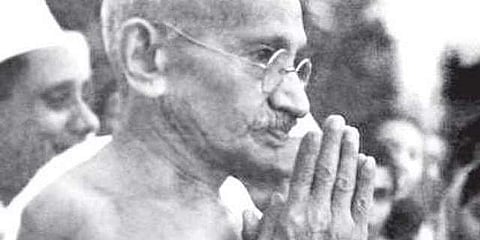 அகிம்சையின் ஆற்றலை உணா்த்திய போராட்டம்!