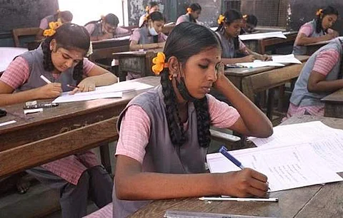 தமிழகம், புதுச்சேரியில் பிளஸ்-1 பொதுத்தேர்வு தொடங்கியது!