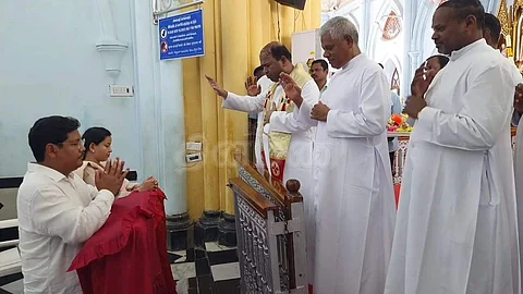 வேளாங்கண்ணி பேராலயத்தில் மேகாலய முதல்வர் கன்ராட் சங்மா குடும்பத்தினருடன் பிரார்த்தனை