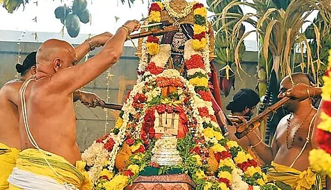பத்மாவதி தாயார் கோயில் கும்பாபிஷேகம் கோலாகலம்: ஏராளமான பக்தர்கள் தரிசனம்
