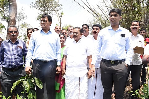 கூடலூா் பகுதியில் சுற்றுலாத் தலங்கள்: அமைச்சா் ஆய்வு