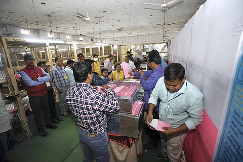 மேகாலயத்தில் யாருக்கும் பெரும்பான்மை இல்லை; பின்னடைவில் முதல்வர்