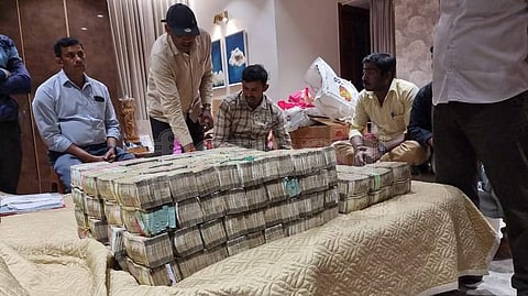 மக்களவைத் தேர்தல்: ரூ.8,889 கோடி பணம், நகை, போதைப் பொருள்கள் பறிமுதல்!