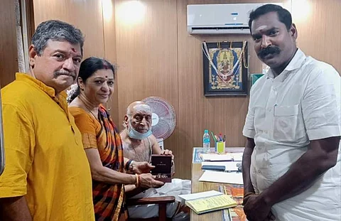 காஞ்சி காமாட்சிக்கு மும்பை பக்தர் வைர வளையல் காணிக்கை