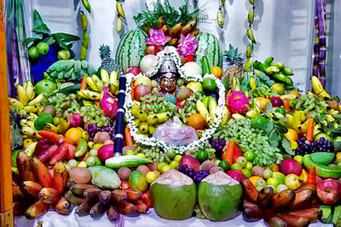 பரமத்தி வேலூா் சுற்று வட்டாரப் பகுதி கோயில்களில் தமிழ்ப் புத்தாண்டு சிறப்பு வழிபாடு