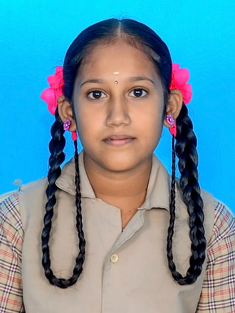 மாணவி நிஷாஸ்ரீ