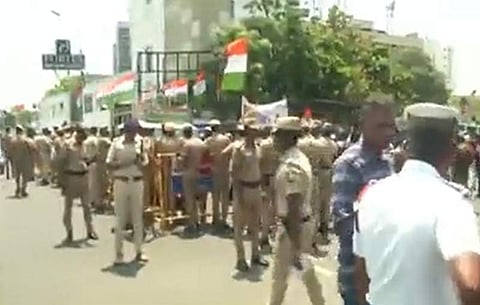 ஆவடியில் காங். போராட்டம்: ரயில் சேவை பாதிப்பு