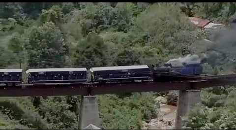 உதகை -குன்னூா் இடையே சீசன் கால சிறப்பு ரயில் இயக்கம்