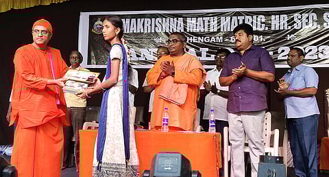 பள்ளிகளில் ஆண்டு விழா