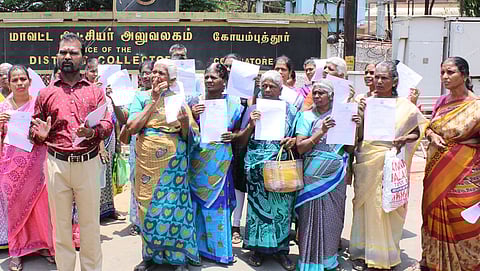 நடைபாதை கடைகள் அமைக்க மீண்டும் அனுமதியளிக்க வேண்டும்:ஆட்சியா் அலுவலகத்தில் மனு