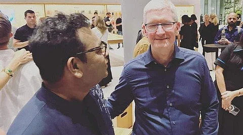 இந்தியாவின் முதல் ஆப்பிள் விற்பனையகம்: திறப்பு விழாவில் ஏ.ஆர்.ரகுமான்!