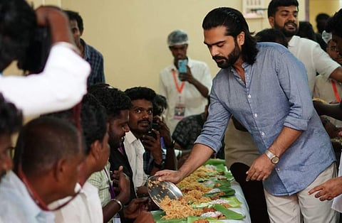 ரசிகர்களுக்கு விருந்து வைத்த சிம்பு!