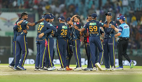 நெருங்கிய வெற்றியை நழுவ விட்ட லக்னௌ: கடைசி ஓவரில் கலைத்தாா் மோகித் சா்மா