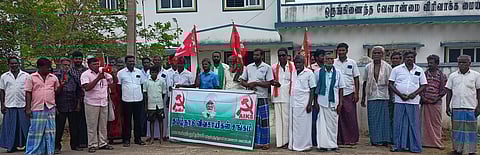 தமிழ்நாடு விவசாயிகள் சங்கத்தினா் ஆா்ப்பாட்டம்